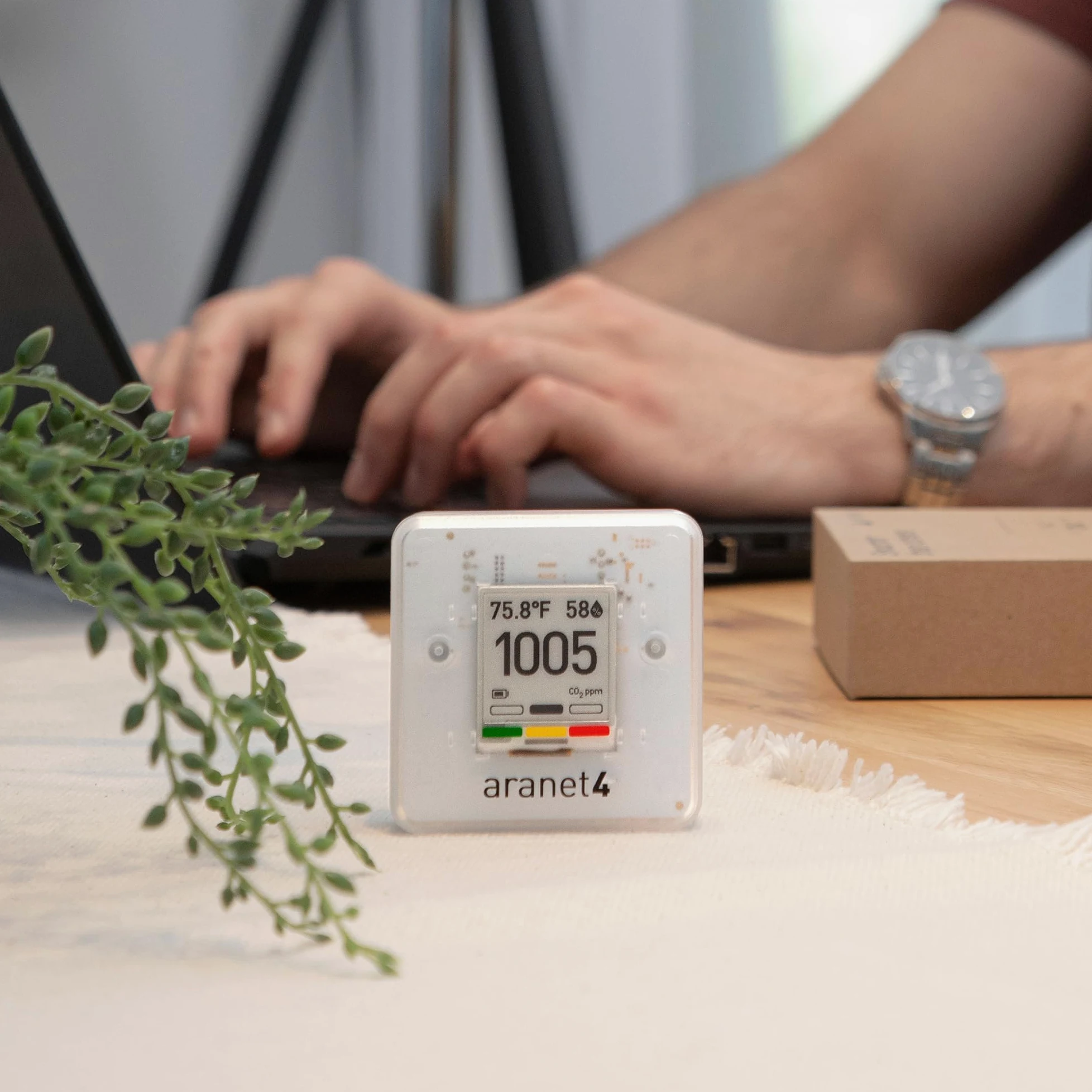 Aranet4 Home: sensor de calidad de aire interior inalámbrico para el hogar, la oficina o la escuela [CO2, temperatura, humedad y más] portátil