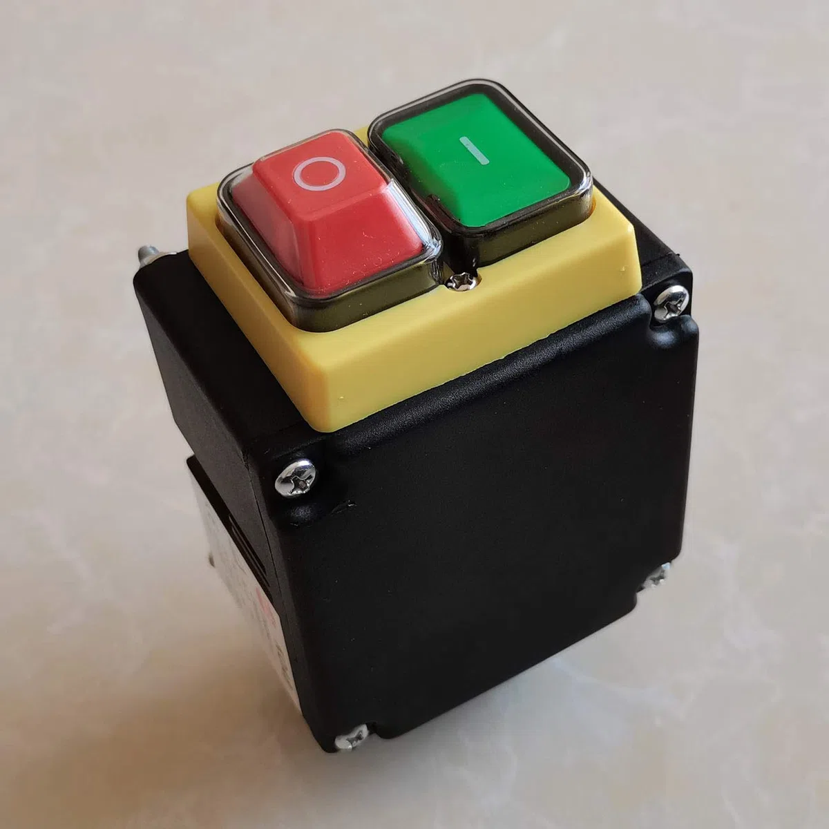 Interruptor electromagnético KEDU KOA8 Interruptores de botón a prueba de agua con protección contra falla de energía y bajo voltaje 230V 50HZ AC-3 16A AC-15 8A IP54
