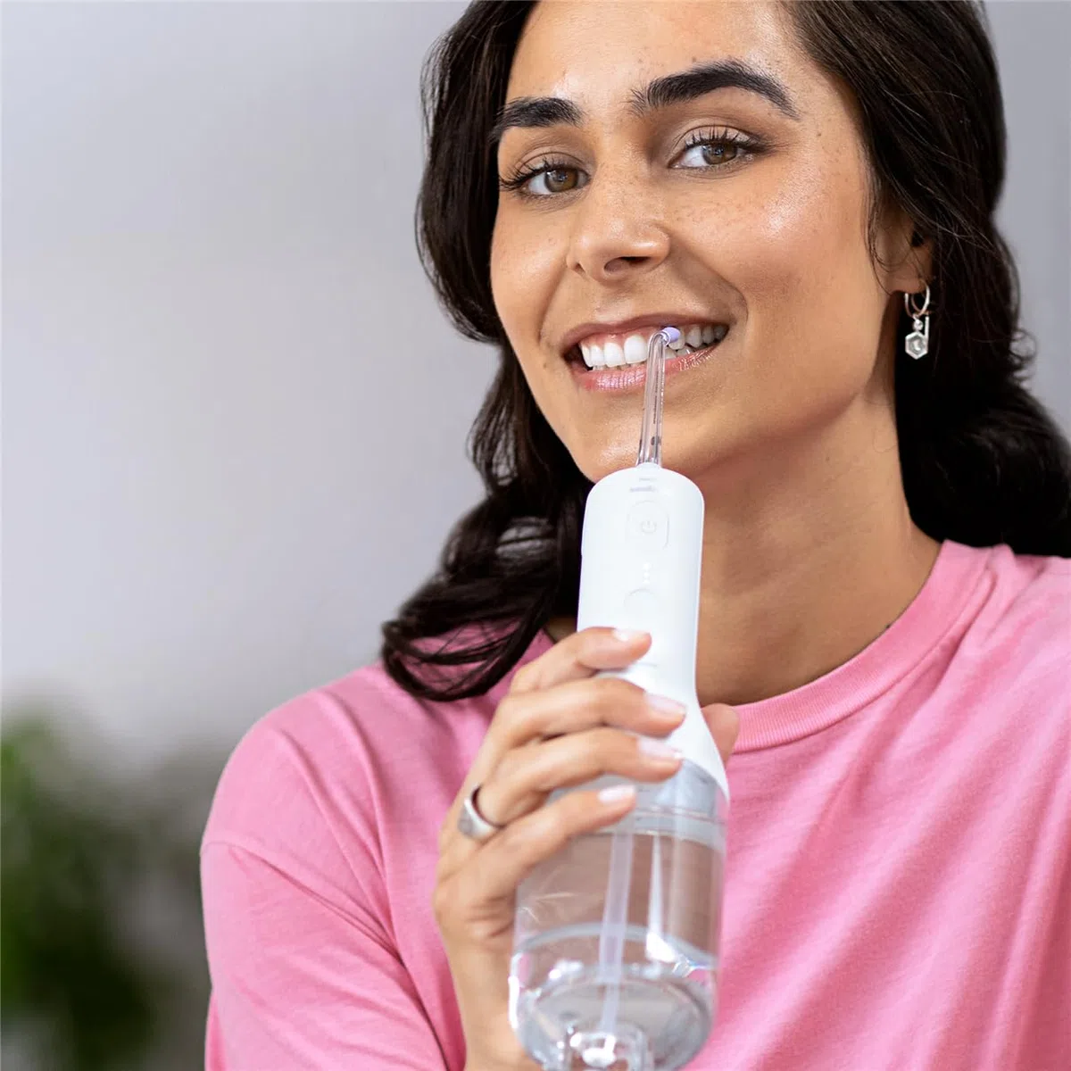 Cepillo dental eléctrico DiamondClean 9000 e irrigador oral Philips Sonicare Power Flosser sin cable: limpieza de dientes, encías y eliminación de placa, en blanco (modelo HX3886/41)
